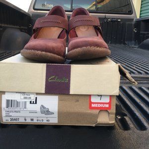 Clarke's leather mary jane heels
